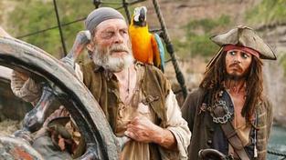 Při natáčení Pirátů z Karibiku si Johnny Depp vynutil přestávky na fotbal