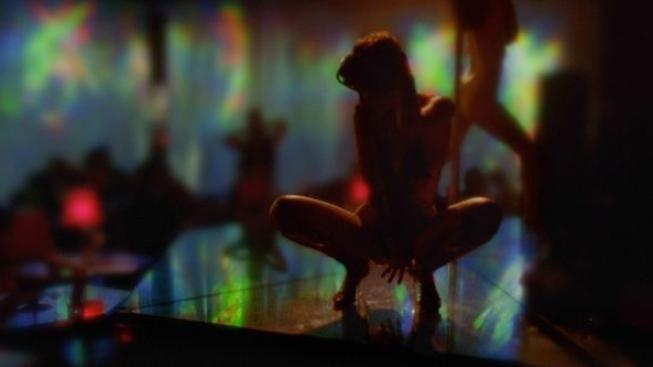 Snímek Vejdi do prázdna se nevyhýbá explicitním záběrům sexu