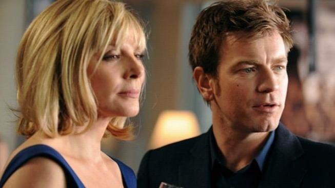 Muž ve stínu s Ewanem McGregorem a Piercem Brosnanem přijde do kin 10. června   