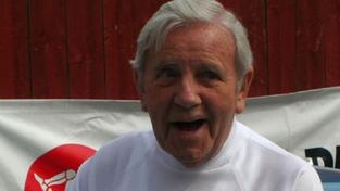 Britský komik Norman Wisdom zemřel