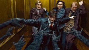 Nový Harry Potter je temnější, dospělejší a plný akčních scén, kritici ho chválí