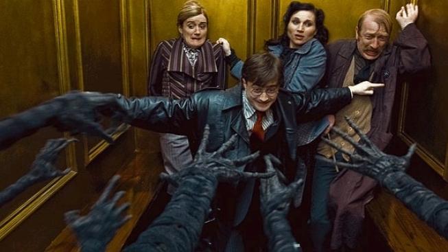 Nový Harry Potter je temnější, dospělejší a plný akčních scén, kritici ho chválí