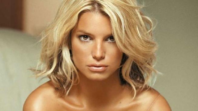 Herečka, zpěvačka a modelka Jessica Simpson je zasnoubena