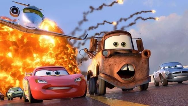 Jedničkou severoamerických kin Auta 2, kritika je ale ztrhala 