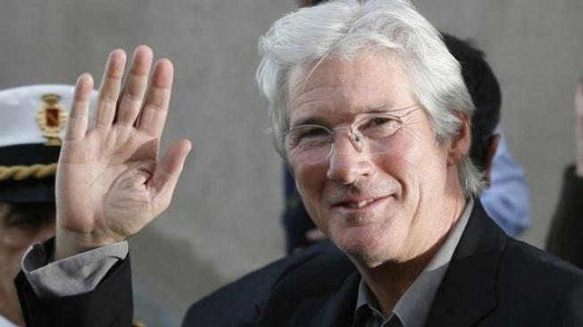 Herec Richard Gere prodá v aukci svoji sbírku kytar