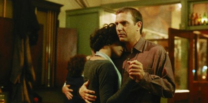 Kevin Costner a Whitney Houston ve filmu Osobní střážce