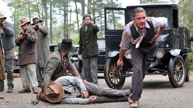 Země bez zákona - recenze