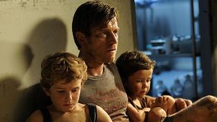 Film Nic nás nerozdělí připomíná úder ničivé vlny cunami