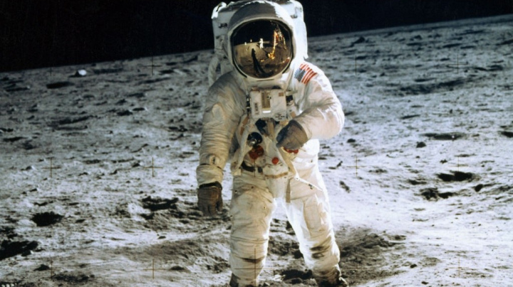 Pět filmů o vesmíru, kterými můžete doplnit oslavovanou Gravitaci