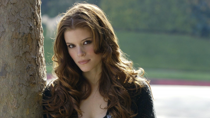 Dubnové herečky: těšíme se na nedoceněnou Toni Collette i chraplavou Emmu Stone