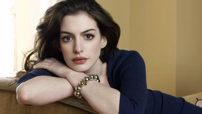 Anne Hathaway bude brzy čelit dinosaurům