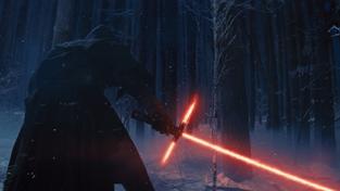 Star Wars: The Force Awakens - internet se baví nad červeným světelným mečem