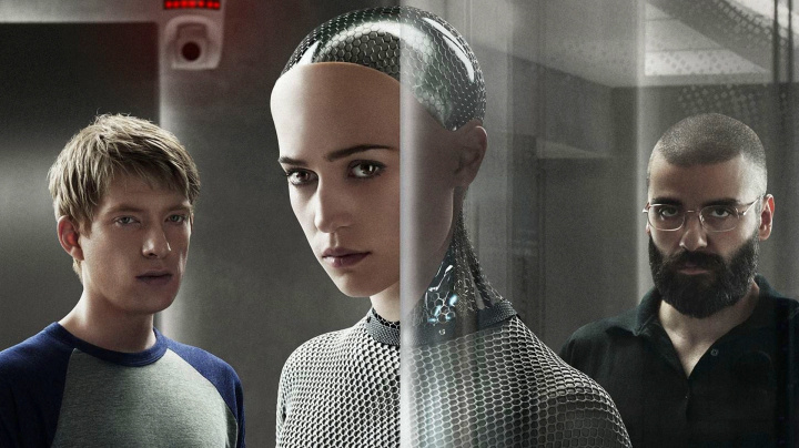 Ex Machina - recenze vydařeného sci-fi