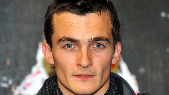 Srpnoví herci: Mladí, talentovaní, ale také bard Bill Nighy