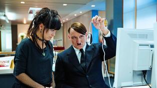 Už je tady zas - recenze komedie s Adolfem Hitlerem