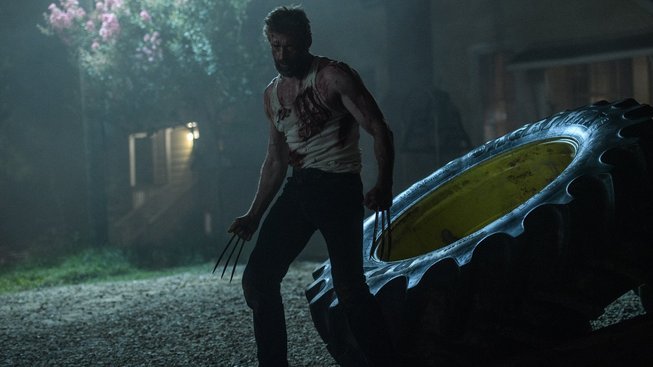 Logan se v novém traileru nebojí porcovat nepřátele a mluvit sprostě
