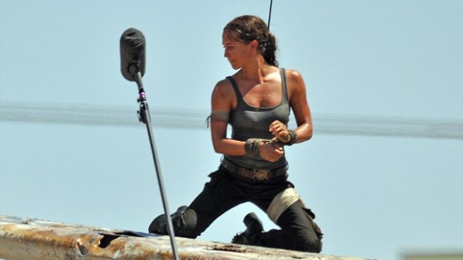 Lara Croft v akci: podívejte se na první fotky z Tomb Raidera
