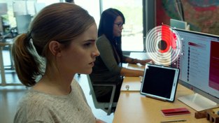 Nová ukázka na The Circle proti sobě staví Emmu Watson a Toma Hankse