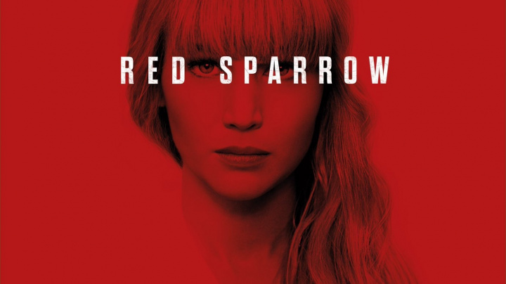 Jennifer Lawrence se v Rudé volavce svléká, svádí muže a zabijí