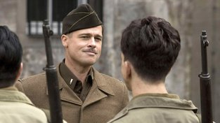 Brad Pitt a Leonardo DiCaprio se budou snažit prorazit v Hollywoodu plném hipíků