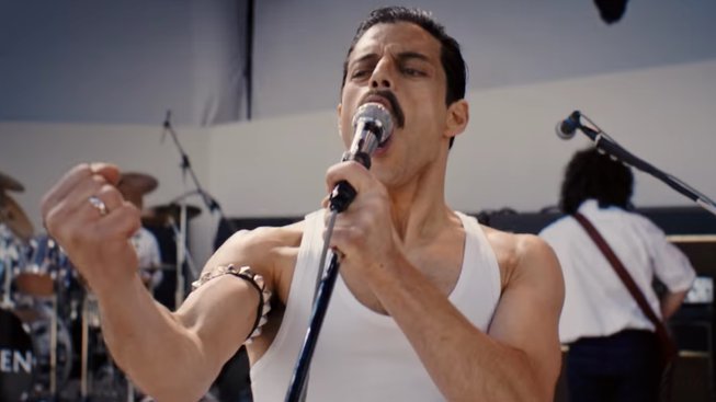 Nová ukázka na Bohemian Rhapsody se nebojí ani Freddieho homosexuality