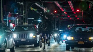 Keanu Reeves nestárne: v první ukázce na John Wick 3: Parabellum rozdává jednu ránu za druhou