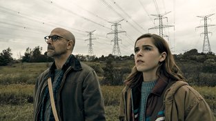 Stanley Tuci a Kiernan Shipka čelí útoku neznámých příšer v traileru k filmu The Silence