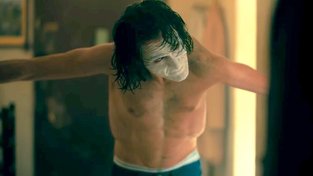 Warner Bros se prý snaží přesvědčit Phoenixe hned ke dvěma pokračováním Jokera