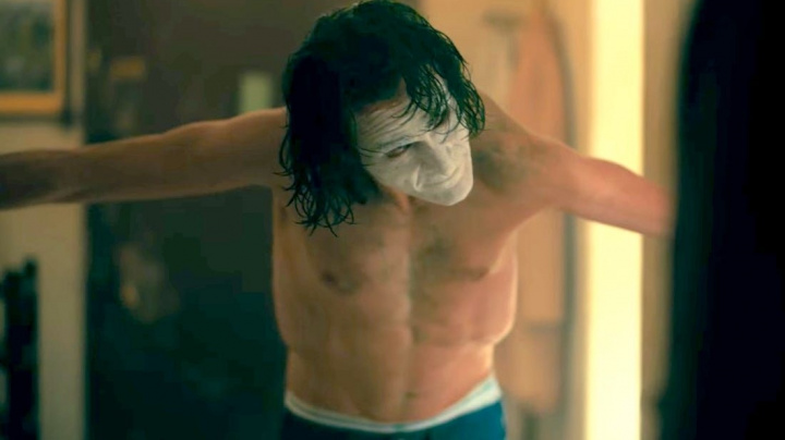 Warner Bros se prý snaží přesvědčit Phoenixe hned ke dvěma pokračováním Jokera