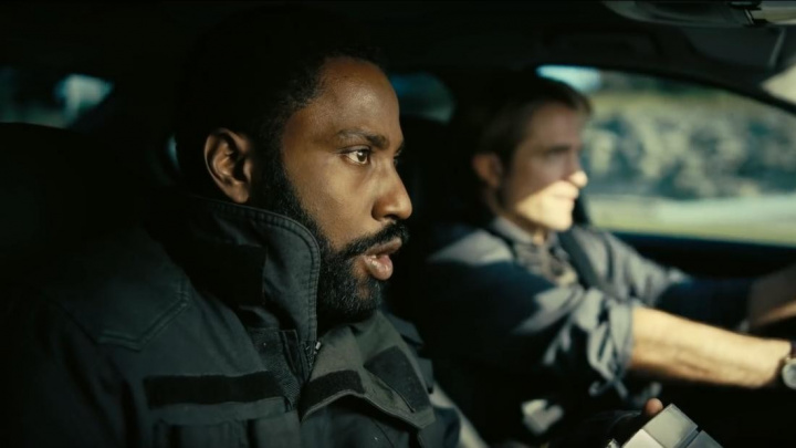 Warneři odložili Tenet na neurčito