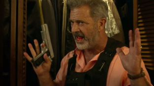 Mel Gibson se ve Force of Nature postaví hurikánu i zlodějům