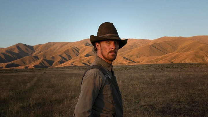 Benedict Cumberbatch se ujal hlavní role v seriálové adaptaci Jak zastavit čas