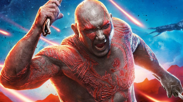 Dave Bautista v novém filmu uspořádá nájemnou vraždu sám na sebe