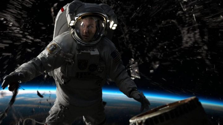 Podívejte se na úvod nového katastrofického filmu Moonfall