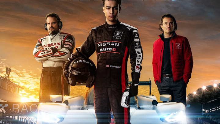 Recenze: Gran Turismo – neuvěřitelný příběh mladého závodníka