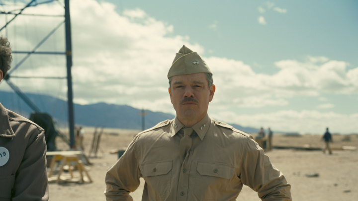 Nolan si obhajuje mírně nesrozumitelné dialogy, prý je nechce zpětně dotáčet