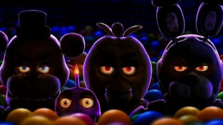 Finální trailer láká na hororovou adaptací Pět nocí u Freddyho