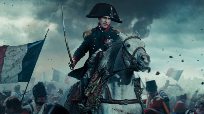 První klip z Napoleona ukazuje genialitu titulního antihrdiny