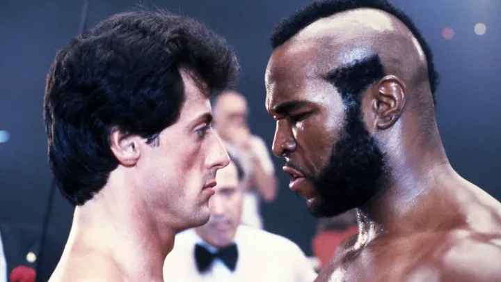 Kultovní boxerský film, který žije ve stínu konkurence, uvede Česká televize
