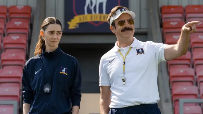 Ted Lasso je zpátky! Tentokrát trénuje ženský tým