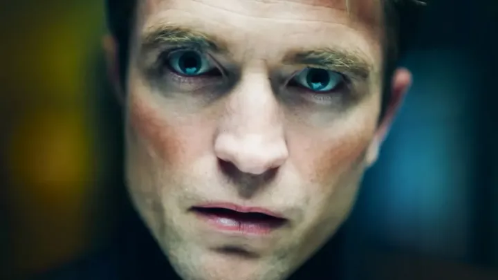 Robert Pattinson loví predátory, nový film míří do českých kin