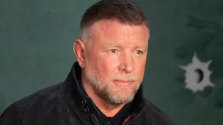 Guy Ritchie se vrací ke kořenům. Wife & Dog láká na vraždy, zradu a britskou smetánku